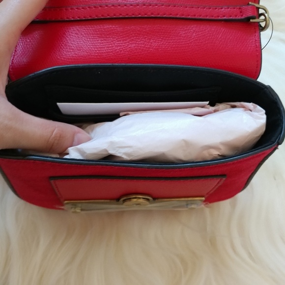 Nasty Gal stylish red ring doorknocker style crossbody bag - Picture 3 of 4